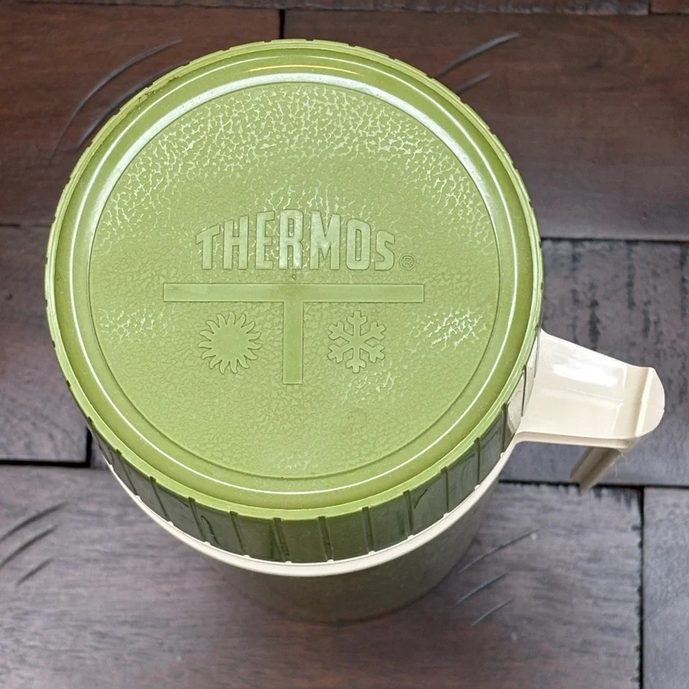 THERMOS Vintage 70s‎ Avocado Green Model 7202 Pint Size thermos insulated